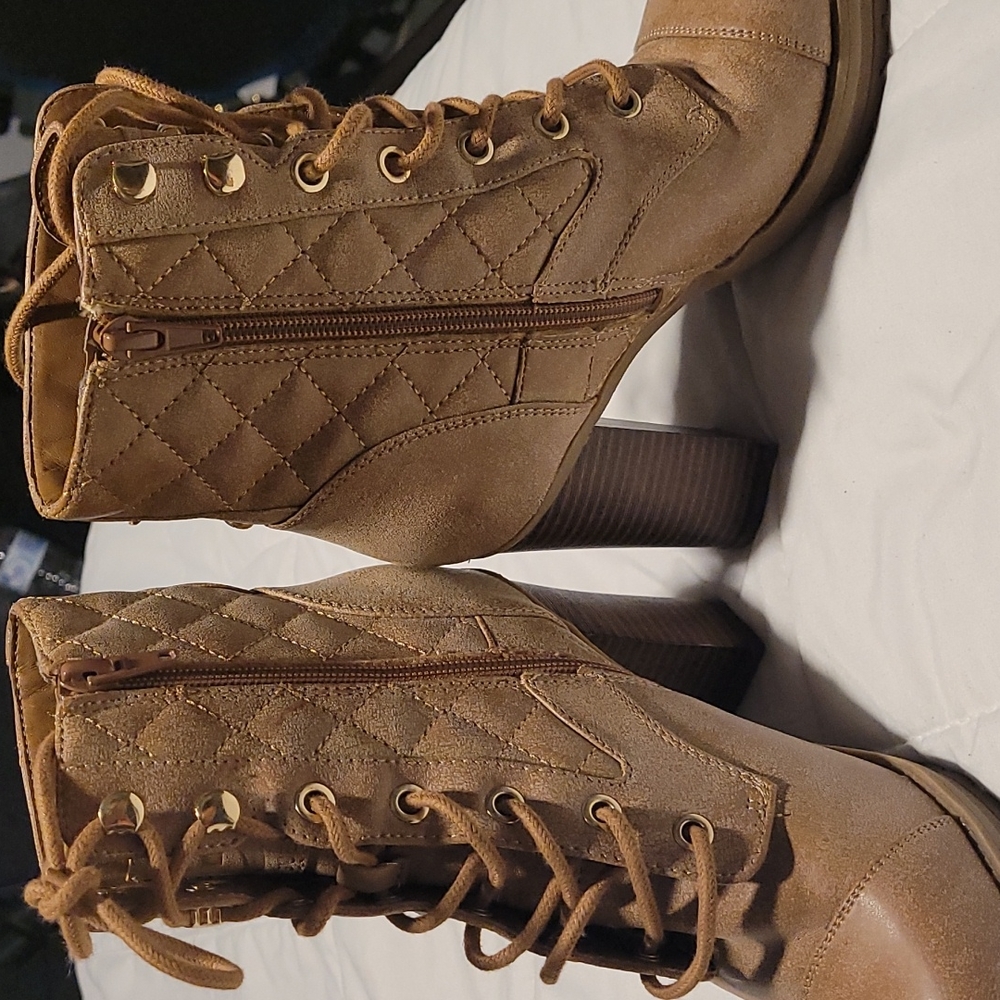 Boots - Picture 3 of 5